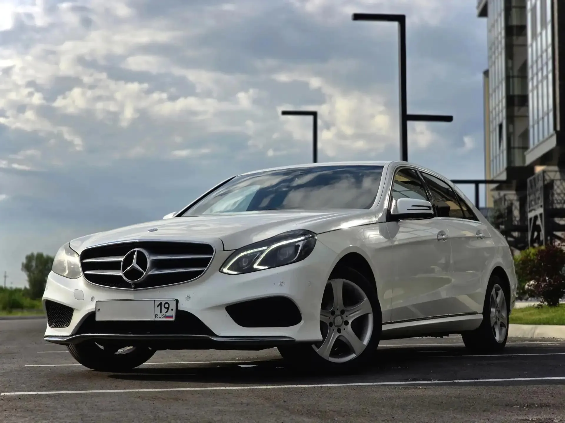 Mercedes-Benz E 300 для аренды в Абакане